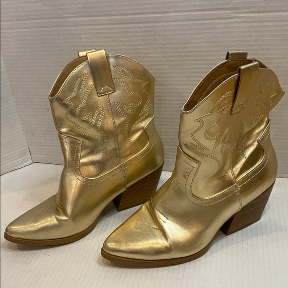 Soda Shoes - GOLD BLAZING Soda Cowboy Western Stitched Ankle Boots Pointy Toe Booties Size 8